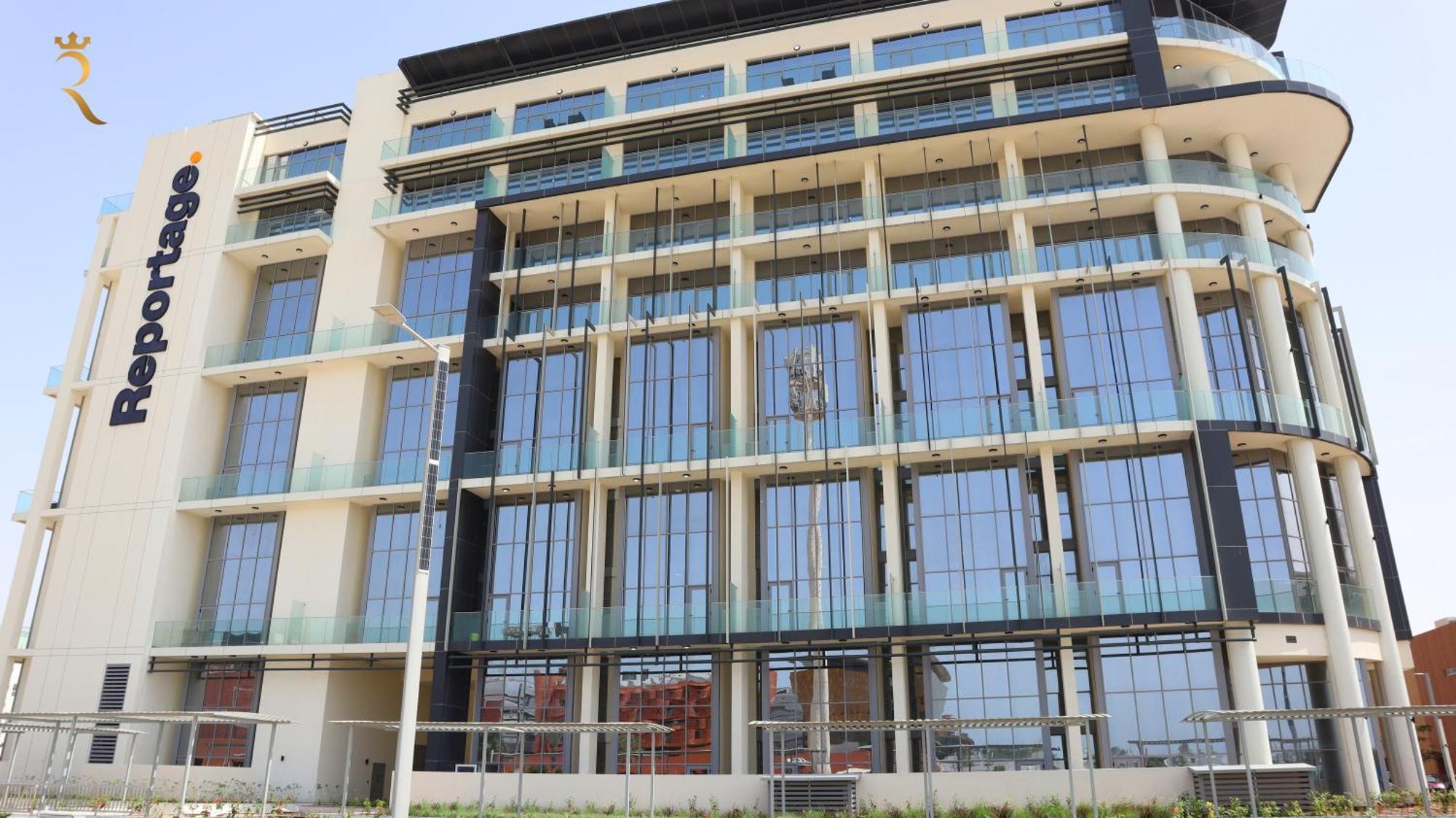 Aurora Your 2br Duplex Transit In Masdar Apartment *